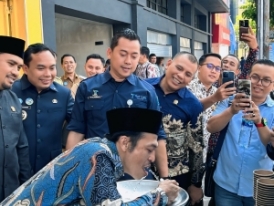 https://perumdatugutirta.co.id/publikasi/berita/umum/tinjau-anjungan-air-siap-minum-tugu-tirta-komisi-a-dprd-jawa-timur-sebut-layak-jadi-percontohan-daerah-lain-d0fff