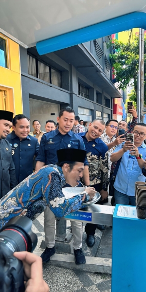 Tinjau Anjungan Air Siap Minum Tugu Tirta, Komisi A DPRD Jawa Timur Sebut Layak Jadi Percontohan Daerah Lain Tinjau Anjungan Air Siap Minum Tugu Tirta, Komisi A DPRD Jawa Timur Sebut Layak Jadi Percontohan Daerah Lain