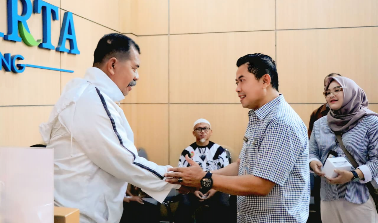 Sapa Hangat Dirut Tugu Tirta di Momen Hari Pelanggan Nasional 2025 Sapa Hangat Dirut Tugu Tirta di Momen Hari Pelanggan Nasional 2025